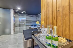 Pool & Whirlpool Art Villas