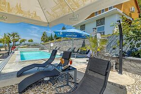 Pool & Whirlpool Art Villas