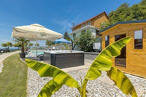 Pool & Whirlpool Art Villas