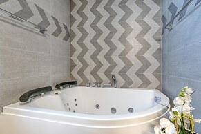 Pool & Whirlpool Art Villas