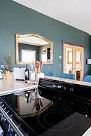 Luxury Beachfront Penthouse, Panoramic Sea Views