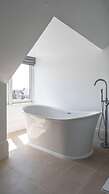 Luxury Beachfront Penthouse, Panoramic Sea Views