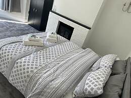 2-bed, Sleeps 4, Free Parking, Pets Allowed