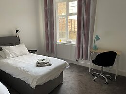 2-bed, Sleeps 4, Free Parking, Pets Allowed