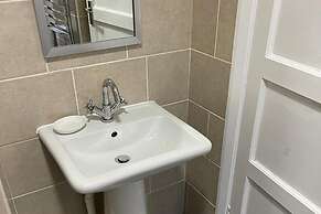2-bed, Sleeps 4, Free Parking, Pets Allowed