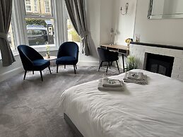 2-bed, Sleeps 4, Free Parking, Pets Allowed