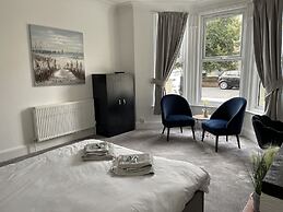 2-bed, Sleeps 4, Free Parking, Pets Allowed
