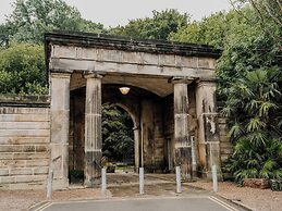 Beautiful Listed Gatehouse in Great Area