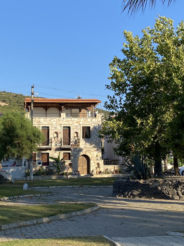 Ionia Liberty Stone Hotel