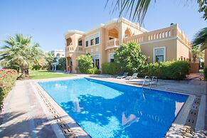 Prvt Pool amp Beach in Luxury Palm Jumeirah Villa