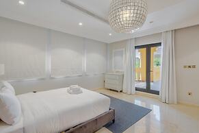 Prvt Pool amp Beach in Luxury Palm Jumeirah Villa