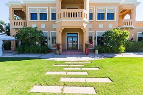 Prvt Pool amp Beach in Luxury Palm Jumeirah Villa
