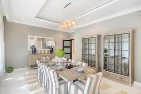 Prvt Pool amp Beach in Luxury Palm Jumeirah Villa