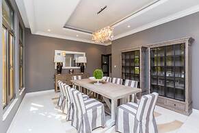 Prvt Pool amp Beach in Luxury Palm Jumeirah Villa