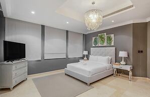 Prvt Pool amp Beach in Luxury Palm Jumeirah Villa