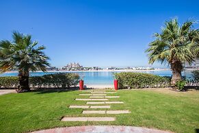 Prvt Pool amp Beach in Luxury Palm Jumeirah Villa