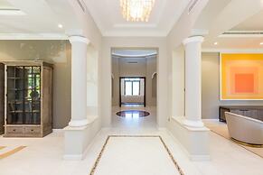 Prvt Pool amp Beach in Luxury Palm Jumeirah Villa