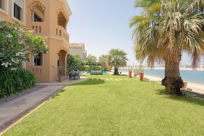 Prvt Pool amp Beach in Luxury Palm Jumeirah Villa