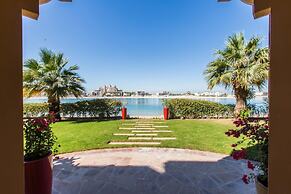 Prvt Pool amp Beach in Luxury Palm Jumeirah Villa