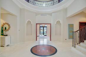 Prvt Pool amp Beach in Luxury Palm Jumeirah Villa
