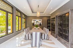Prvt Pool amp Beach in Luxury Palm Jumeirah Villa