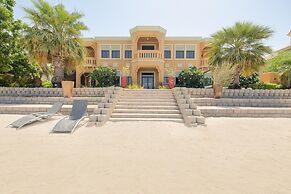 Prvt Pool amp Beach in Luxury Palm Jumeirah Villa
