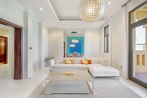 Prvt Pool amp Beach in Luxury Palm Jumeirah Villa
