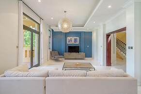 Prvt Pool amp Beach in Luxury Palm Jumeirah Villa