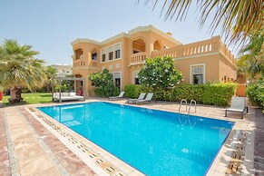 Prvt Pool amp Beach in Luxury Palm Jumeirah Villa