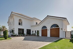 Luxury Villa w Dramatic Vw Private Beach Pool
