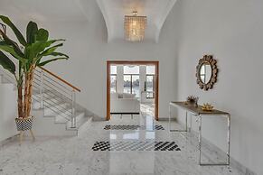 Luxury Villa w Dramatic Vw Private Beach Pool