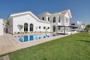 Luxury Villa w Dramatic Vw Private Beach Pool