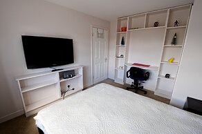 Immaculate 2-bed Apartment in Isleworth by River