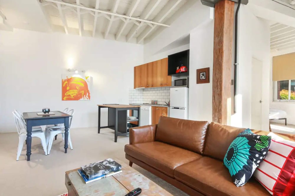 Spacious 1 Bedroom Apartment in Teneriffe, Brisbane