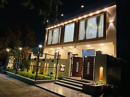 Crescent Inn