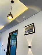 Crescent Inn