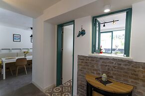 Be Bold Hostel