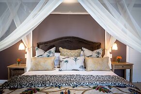 Safari Moon Luxury Bush Lodge