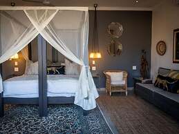 Safari Moon Luxury Bush Lodge