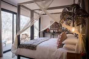 Safari Moon Luxury Bush Lodge