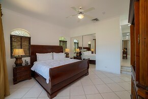 Colina 5D - 3 bdr 2 Bath Family