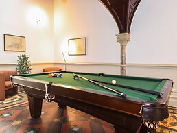 The Arthur Suite Stone Cross Mansion