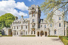 The Arthur Suite Stone Cross Mansion