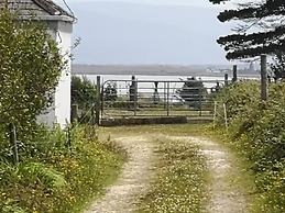 Nature Retreat - Sleeps 4 & Wild Ponies