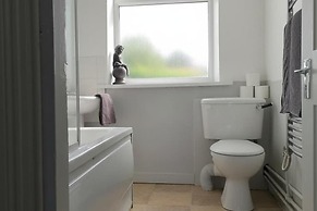 Nature Retreat - Sleeps 4 & Wild Ponies