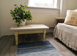 Nature Retreat - Sleeps 4 & Wild Ponies