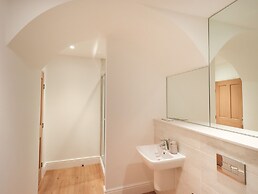 The Violet Suite Stone Cross Mansion