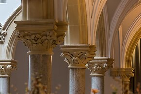 The Violet Suite Stone Cross Mansion