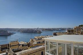 Tritoni harbour suites