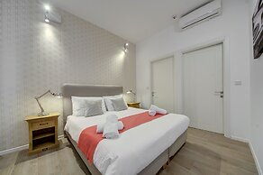 Tritoni harbour suites